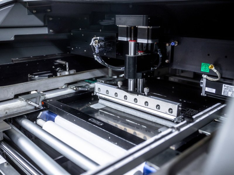 DEK Horizon 03i solder paste printer in the SMD line