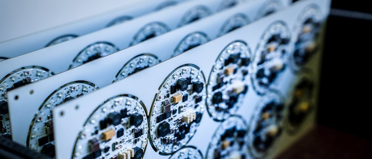LED-Platinen im Nutzen nach der Bestückung